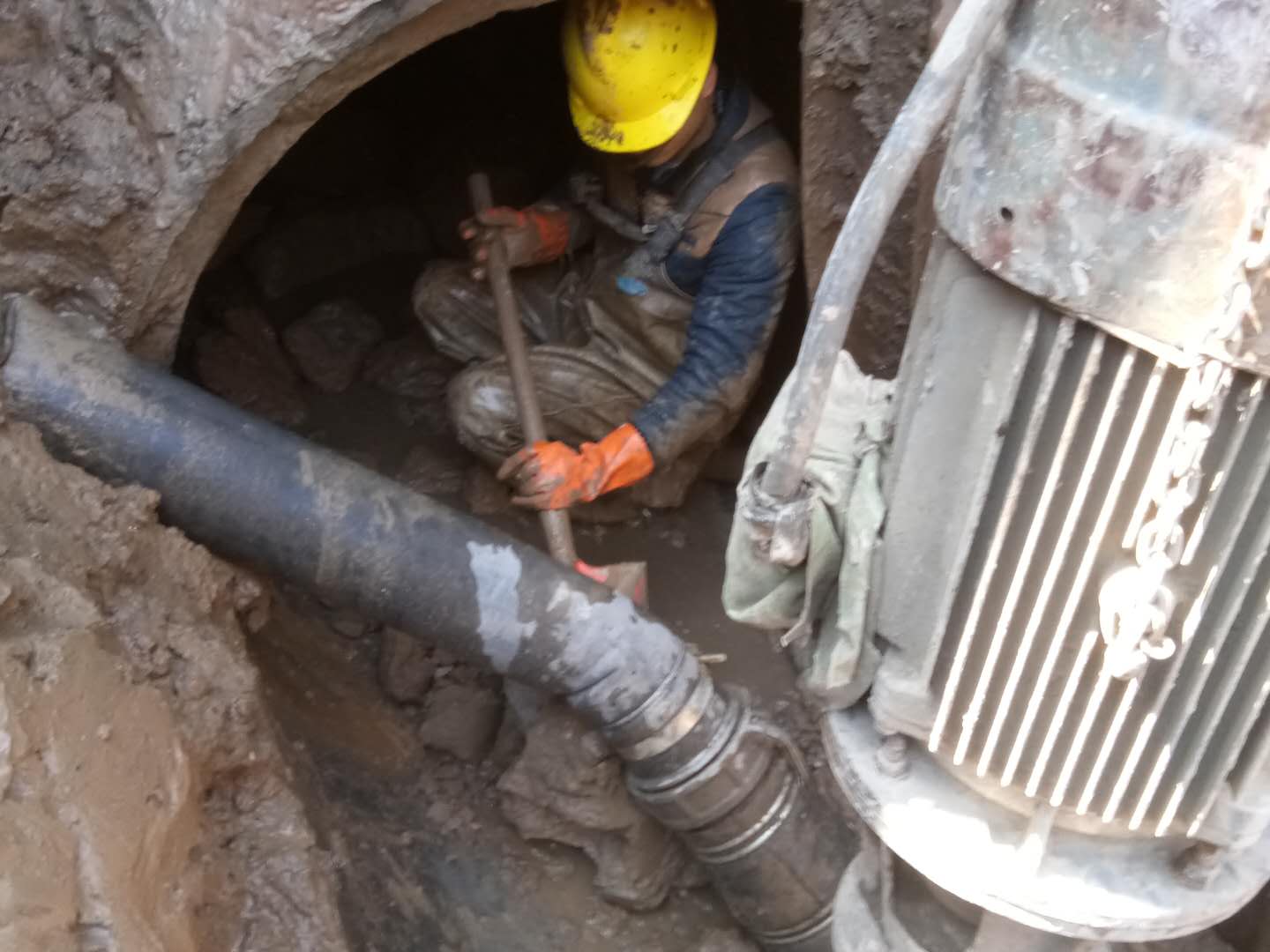 松山湖管委会管道清淤